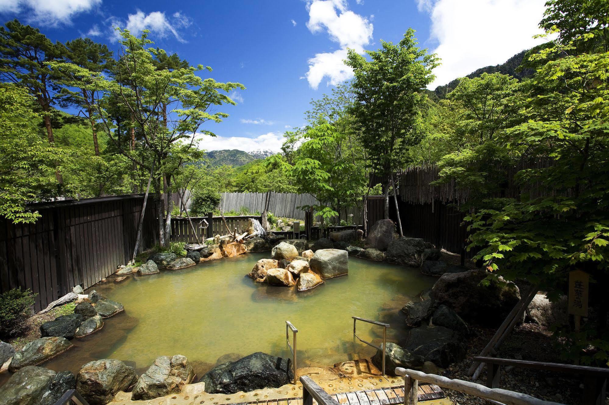Miyama Ouan Kyoritsu Resort Takayama  Luaran gambar A hot spring in Japan